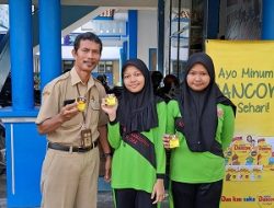 Siswa-Siswi SD Muhammadiyah Blora Minum Susu Bareng Bersama Dancow